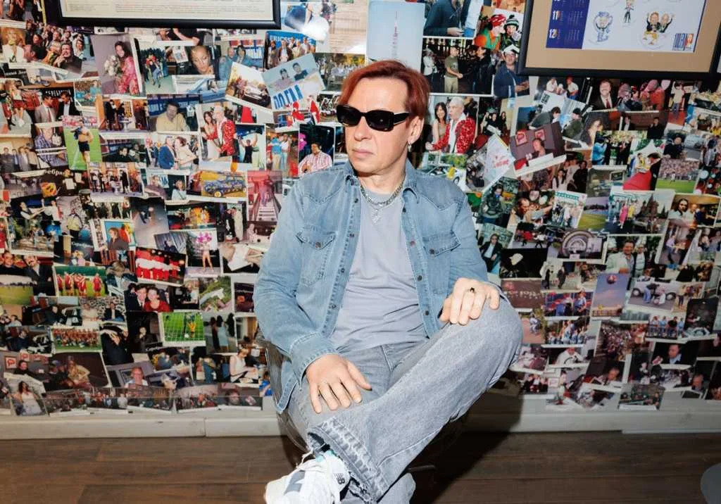 Найк Борзов на сцене фестиваля100.1% LIVE