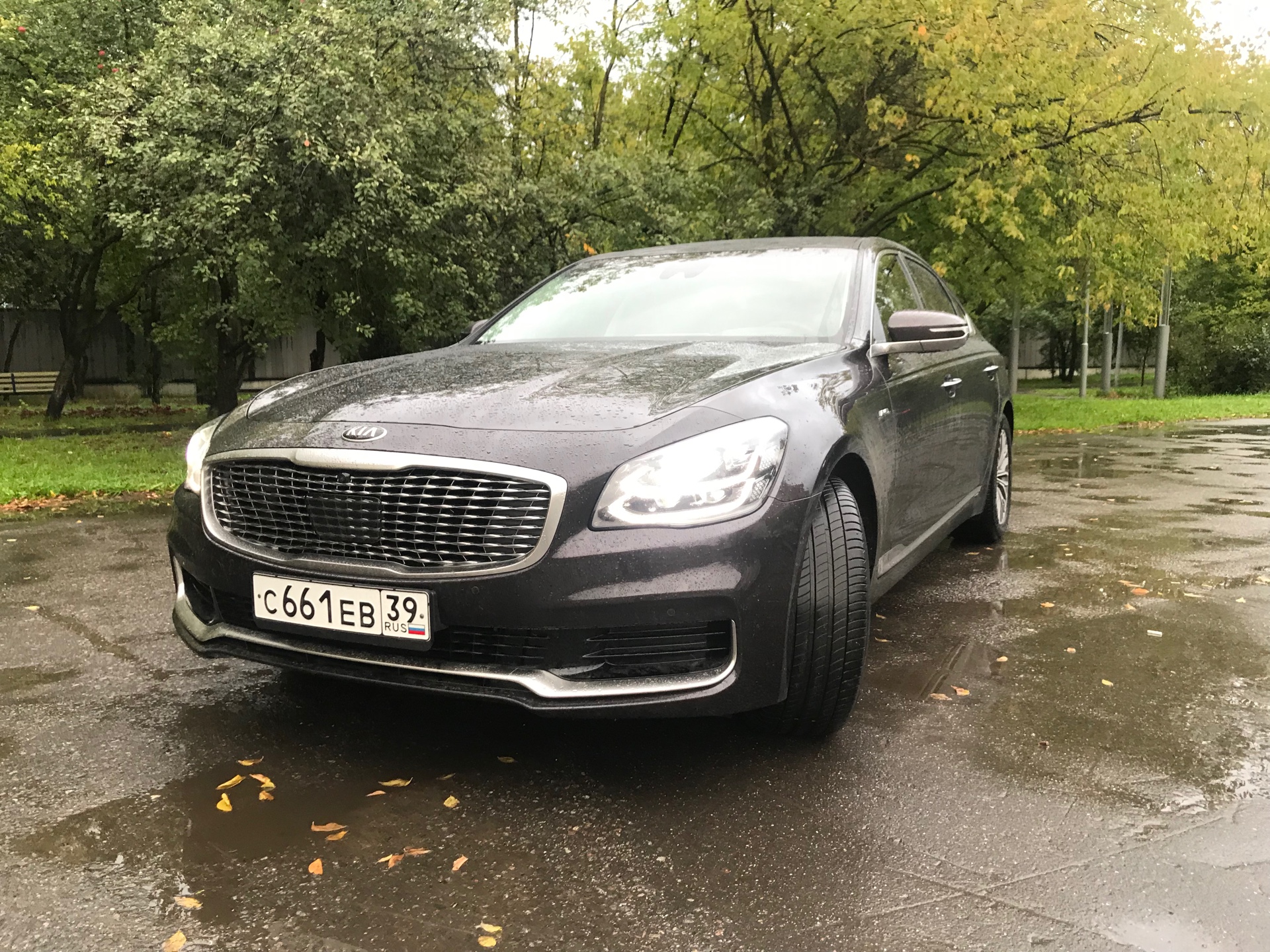 Genesis g90 шильдик бренд